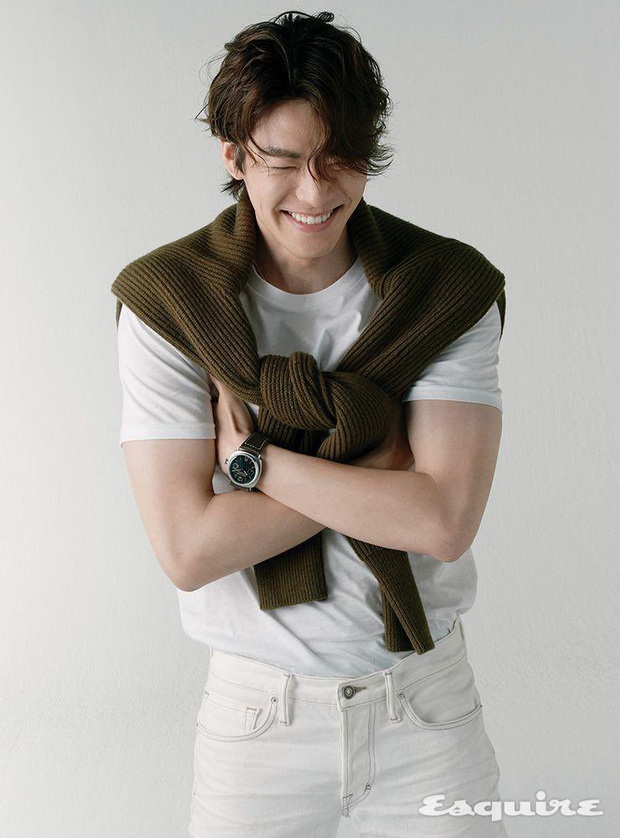 Kim Woo Bin lần đầu lên bìa tạp chí sau 3 năm điều trị ung thư: Visual trứ danh, bắp tay cuồn cuộn gây ngỡ ngàng - Ảnh 6.