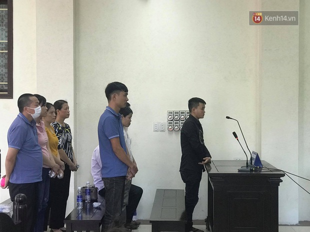 Hoãn phiên xử vụ cô gái yêu anh rể đầu độc chị họ ở Thái Bình, người thân nạn nhân ôm di ảnh khóc nghẹn - Ảnh 8.