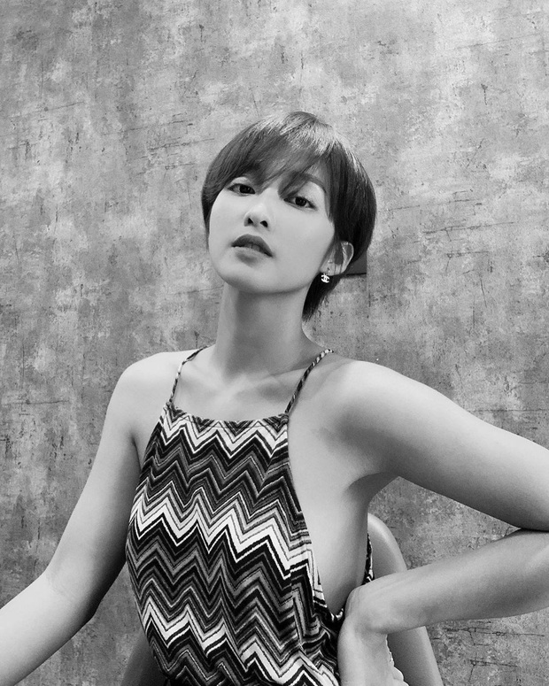 Đổi đến 1001 kiểu tóc từ hồi mới vào showbiz và ơn giời, giờ Khả Ngân tìm được kiểu tóc chuẩn đét rồi! - Ảnh 5. Đổi đến 1001 kiểu tóc từ hồi mới vào showbiz và ơn giời, giờ Khả Ngân tìm được kiểu tóc chuẩn đét rồi! - Ảnh 5.