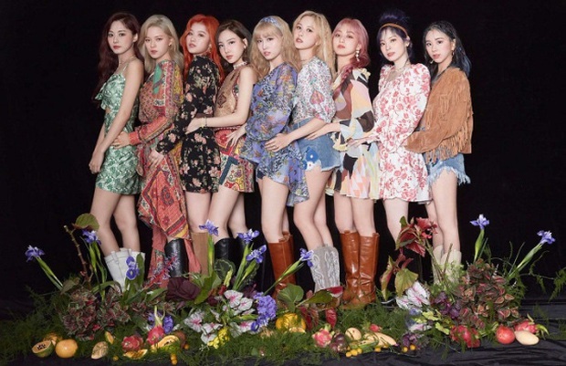 Full album đầu tay của BLACKPINK đạt 800 nghìn bản đặt trước, ngôi vị nữ hoàng bán đĩa của TWICE đổi chủ đến nơi rồi? - Ảnh 2. Full album đầu tay của BLACKPINK đạt 800 nghìn bản đặt trước, ngôi vị nữ hoàng bán đĩa của TWICE đổi chủ đến nơi rồi? - Ảnh 2.