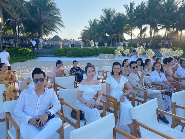 Đám cưới Phanh Lee diễn ra trên bờ biển cực thơ mộng