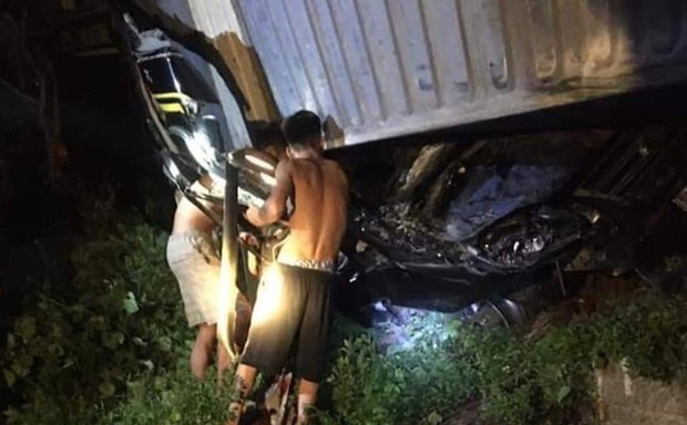 Bắt giam lái xe Container lật đè ô tô Limousine làm 3 người chết ở Quảng Ninh - Ảnh 1.