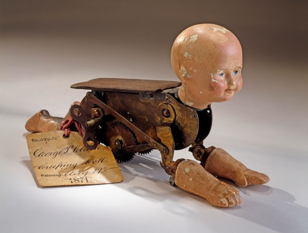 Búp bê của hơn 100 năm về trước: Ai mà ngờ món đồ chơi đáng yêu dành cho trẻ em từng có hình dạng kinh dị gây mất ngủ - Ảnh 1.