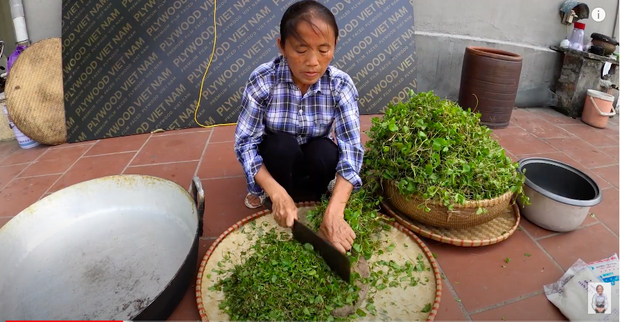 Bà Tân tung video làm cốc rau má đậu xanh siêu to khổng lồ, nhưng thứ mà dân mạng chú ý nhất lại là một câu “lỡ lời” của Hưng Vlog - Ảnh 3.