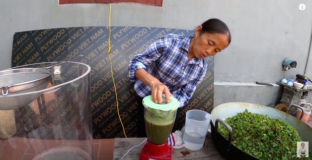 Bà Tân tung video làm cốc rau má đậu xanh siêu to khổng lồ, nhưng thứ mà dân mạng chú ý nhất lại là một câu “lỡ lời” của Hưng Vlog - Ảnh 4.