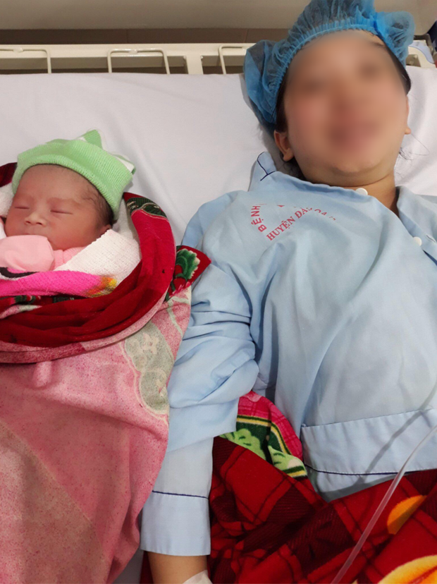 Sinh con khi mới 16 tuổi vì tảo hôn, sản phụ ở Đắk Nông bị sa dây rốn suýt chết - Ảnh 2. Sinh con khi mới 16 tuổi vì tảo hôn, sản phụ ở Đắk Nông bị sa dây rốn suýt chết - Ảnh 2.