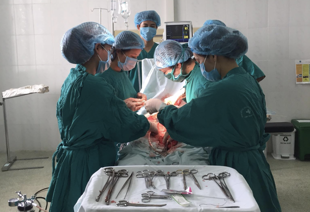 Sinh con khi mới 16 tuổi vì tảo hôn, sản phụ ở Đắk Nông bị sa dây rốn suýt chết - Ảnh 3. Sinh con khi mới 16 tuổi vì tảo hôn, sản phụ ở Đắk Nông bị sa dây rốn suýt chết - Ảnh 3.