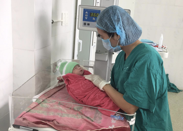 Sinh con khi mới 16 tuổi vì tảo hôn, sản phụ ở Đắk Nông bị sa dây rốn suýt chết - Ảnh 4. Sinh con khi mới 16 tuổi vì tảo hôn, sản phụ ở Đắk Nông bị sa dây rốn suýt chết - Ảnh 4.