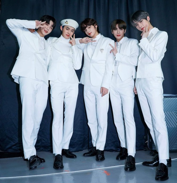 Chuyên gia bình chọn đại diện Kpop xuất sắc nhất năm 2020: BTS cứ có mặt là dẫn đầu áp đảo nhưng không “cứu” được Big Hit, BLACKPINK bị hạng 1 bỏ xa - Ảnh 15. Chuyên gia bình chọn đại diện Kpop xuất sắc nhất năm 2020: BTS cứ có mặt là dẫn đầu áp đảo nhưng không “cứu” được Big Hit, BLACKPINK bị hạng 1 bỏ xa - Ảnh 15.