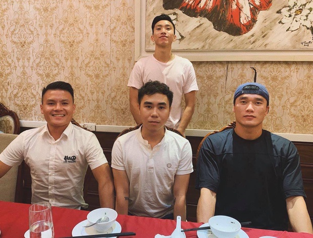 Người anh của Quang Hải trong tin nhắn hacker tiết lộ: Thường xuyên xuất hiện tại nhiều cuộc vui, bữa tiệc của cầu thủ nổi tiếng - Ảnh 6.