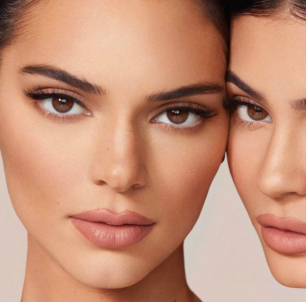 Song kiếm hợp bích cùng Kylie, đôi chân dài của Kendall Jenner lại chiếm hết spotlight vì độ hoàn hảo khó tin - Ảnh 4.