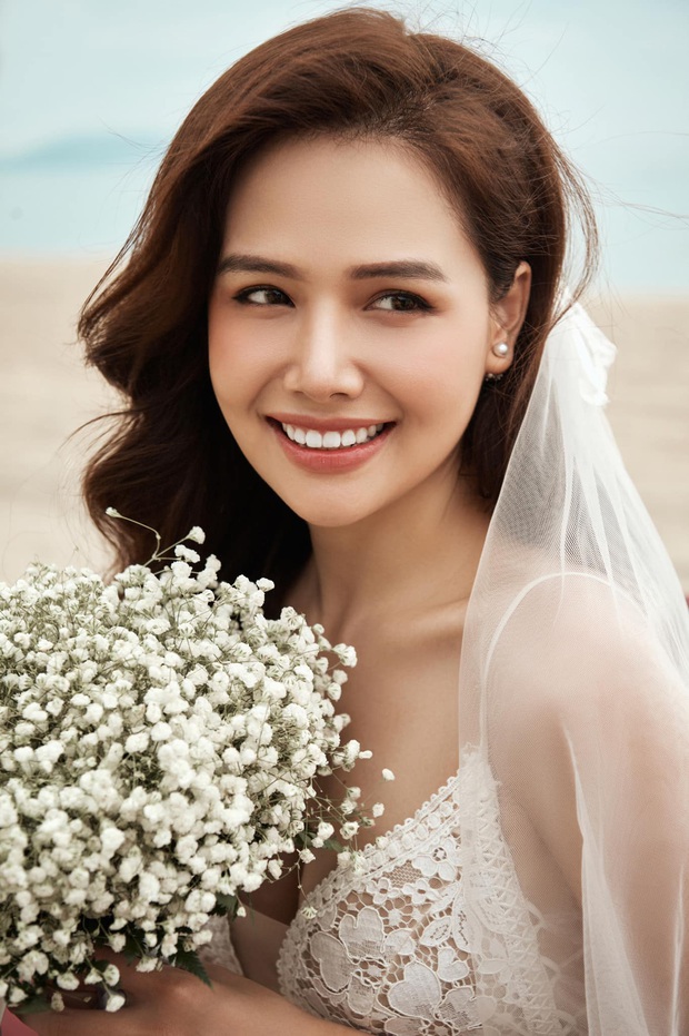 Phanh Lee chính thức khoe loạt ảnh cưới với chồng đại gia, lên rừng xuống biển tạo dáng nhưng vẫn quyết tâm giấu mặt người ấy - Ảnh 1. Phanh Lee chính thức khoe loạt ảnh cưới với chồng đại gia, lên rừng xuống biển tạo dáng nhưng vẫn quyết tâm giấu mặt người ấy - Ảnh 1.