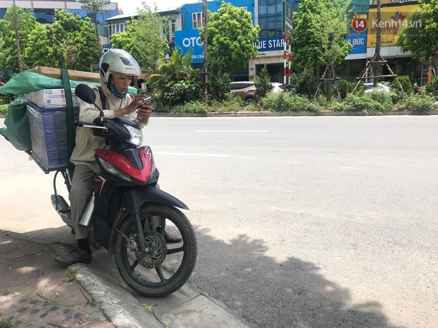 Dân nghèo ở Hà Nội gồng mình mưu sinh dưới nắng nóng đỉnh điểm: “Đội nắng nhặt 100 vỏ lon nhôm, bán được 15 nghìn đồng nhưng vẫn phải cố” - Ảnh 11.