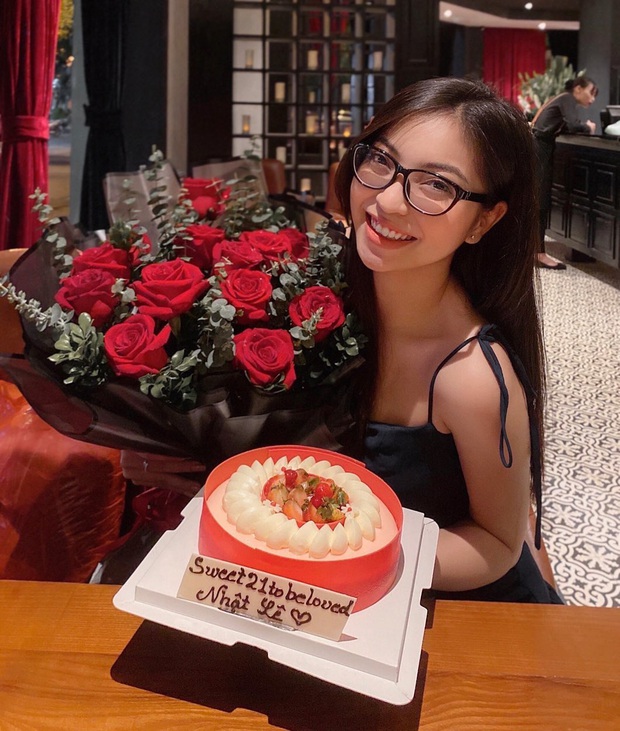 Nhìn hành động đoán tình cảm 3 cô gái đã và đang yêu dành cho Quang Hải sau biến cố đời tư chấn động - Ảnh 13. Nhìn hành động đoán tình cảm 3 cô gái đã và đang yêu dành cho Quang Hải sau biến cố đời tư chấn động - Ảnh 13.