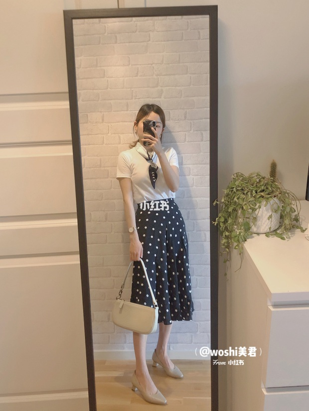 Nàng công sở cao 1m58 bật mí item tủ giúp cô trông cao ráo hơn hẳn dù thường xuyên đi giày bệt - Ảnh 5. Nàng công sở cao 1m58 bật mí item tủ giúp cô trông cao ráo hơn hẳn dù thường xuyên đi giày bệt - Ảnh 5.