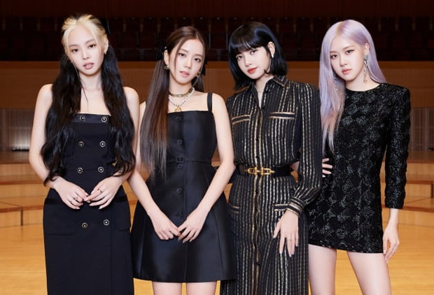 Nhan sắc của BLACKPINK gây sốt tại họp báo: Jennie khoe quả đầu Dương Quá, đôi chân của Rosé còn nổi hơn cả mái tóc tím - Ảnh 8.