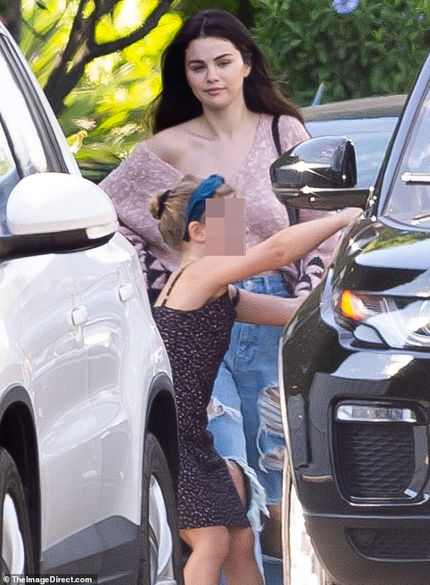 Being called out for rape by Justin Bieber amid the noise, Selena Gomez shows up for the first time with her feverish beauty and remarkable attitude - Photo 2.