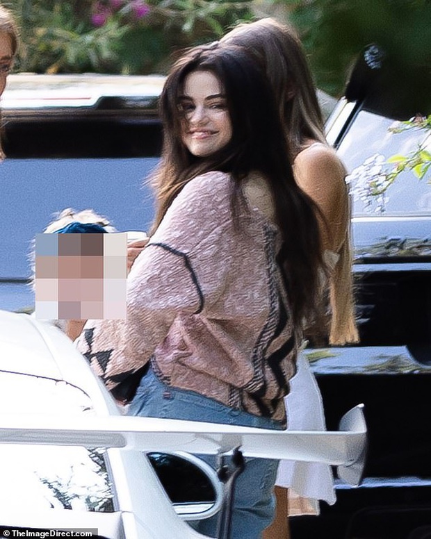 Being called out for rape by Justin Bieber amid the noise, Selena Gomez shows up for the first time with her feverish beauty and remarkable attitude - Photo 4.