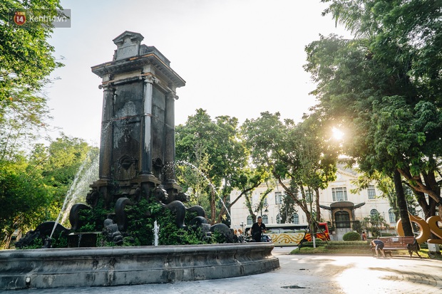 Đeo đai chống sập cho đài phun nước cổ nhất Hà Nội tồn tại 120 năm - Ảnh 3. Đeo đai chống sập cho đài phun nước cổ nhất Hà Nội tồn tại 120 năm - Ảnh 3.