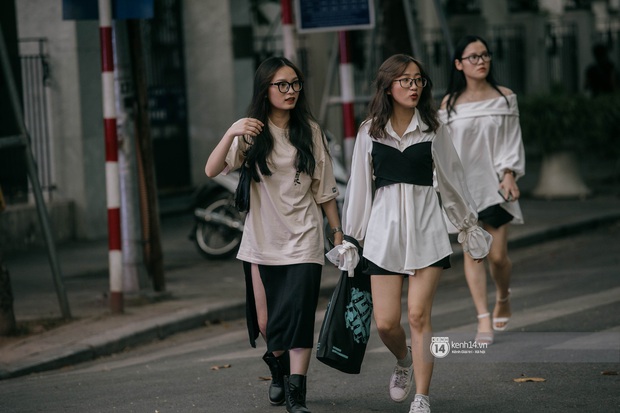 Cuối tuần từ gốc mít ra phố đi bộ hồ Gươm: Trai xinh gái đẹp dập dìu, cover dance căng cực và chơi gì cũng thấy vui! - Ảnh 21. Cuối tuần từ gốc mít ra phố đi bộ hồ Gươm: Trai xinh gái đẹp dập dìu, cover dance căng cực và chơi gì cũng thấy vui! - Ảnh 21.