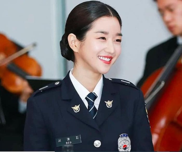 Ngạc nhiên chưa, khùng nữ thích là đánh Seo Ye Ji ở Điên Thì Có Sao ngoài đời lại là cảnh sát thứ thiệt! - Ảnh 3.