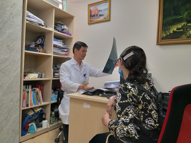 Bệnh viện Bạch Mai: Nghi vấn cắt xén thời gian điện não video cho bệnh nhân tâm thần từ 12 tiếng xuống còn 40 phút - Ảnh 3.