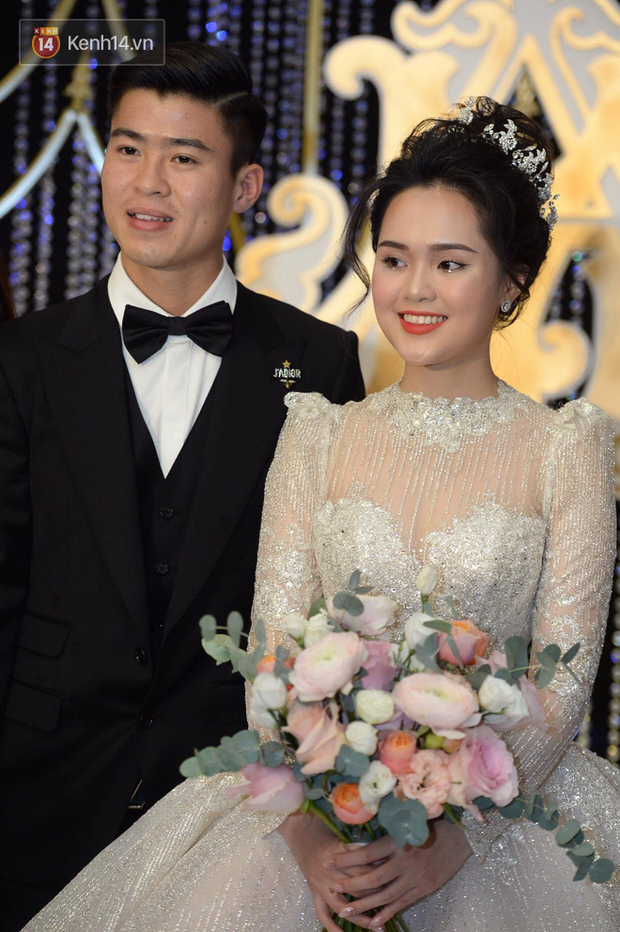 Hội cầu thủ 24, 25 tuổi quá khéo chọn vợ: Không phải ái nữ cựu chủ tịch thì cũng là rich kid du học làm cho công ty gia đình - Ảnh 7. Hội cầu thủ 24, 25 tuổi quá khéo chọn vợ: Không phải ái nữ cựu chủ tịch thì cũng là rich kid du học làm cho công ty gia đình - Ảnh 7.