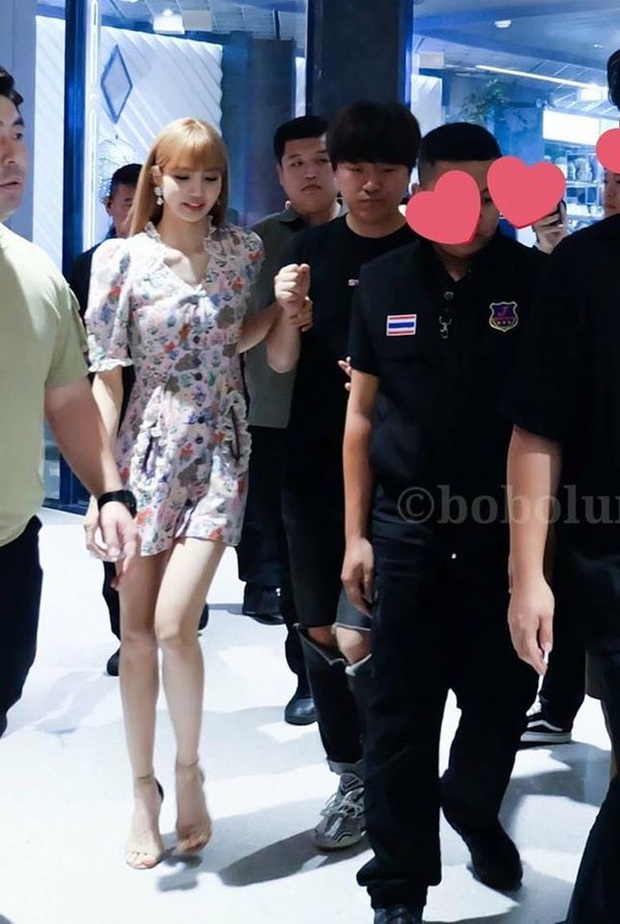 Đau lòng loạt khoảnh khắc Lisa (BLACKPINK) bên quản lý lừa đảo: Từng thân như anh em ruột, nay bị phản bội không thương tiếc - Ảnh 4.