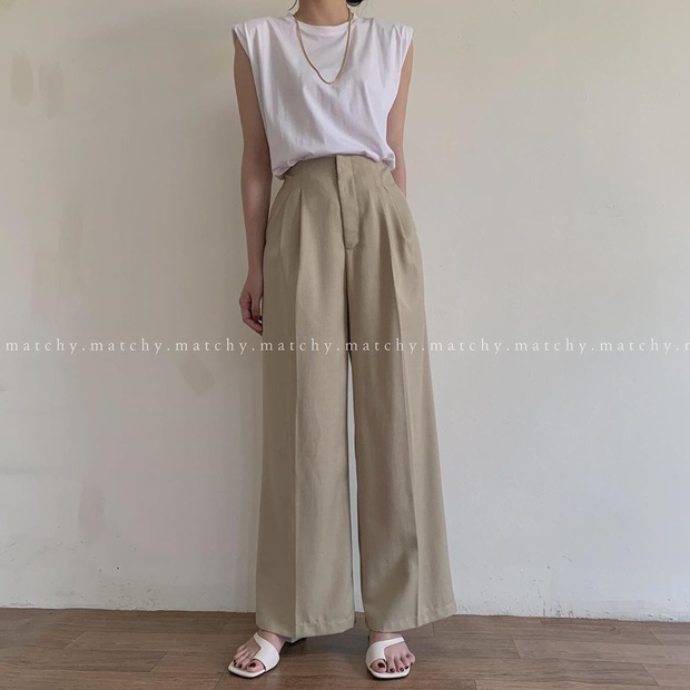 Hot hit nhất lúc này là áo phông độn vai, nàng nào diện lên cũng cool ngầu quyền lực đậm chất nữ tổng tài - Ảnh 7. Hot hit nhất lúc này là áo phông độn vai, nàng nào diện lên cũng cool ngầu quyền lực đậm chất nữ tổng tài - Ảnh 7.