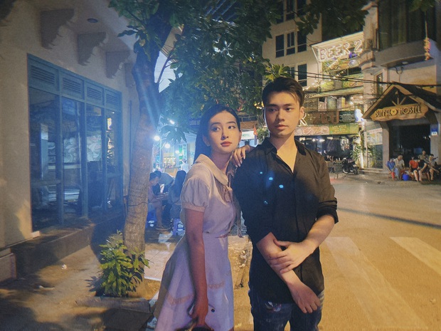 Huyền Thoại - Ngọc Anh đi show chung hậu Người ấy là ai nhưng sao ngồi xa cách thế này? - Ảnh 10. Huyền Thoại - Ngọc Anh đi show chung hậu Người ấy là ai nhưng sao ngồi xa cách thế này? - Ảnh 10.