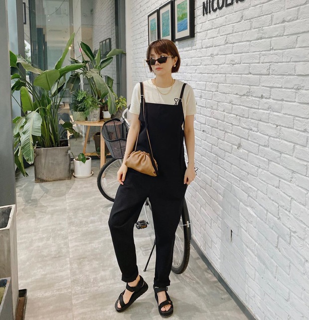 BTV thời trang gọi tên 3 đôi sandal hot nhất Hè 2020, sắm đủ thì style của bạn sẽ ăn chơi chưa từng thấy - Ảnh 3. BTV thời trang gọi tên 3 đôi sandal hot nhất Hè 2020, sắm đủ thì style của bạn sẽ ăn chơi chưa từng thấy - Ảnh 3.