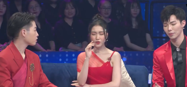 Người ấy là ai: Được Đức Phúc - Erik trợ giúp, Hòa Minzy vẫn không hát được hit mới của mình! - Ảnh 2. Người ấy là ai: Được Đức Phúc - Erik trợ giúp, Hòa Minzy vẫn không hát được hit mới của mình! - Ảnh 2.