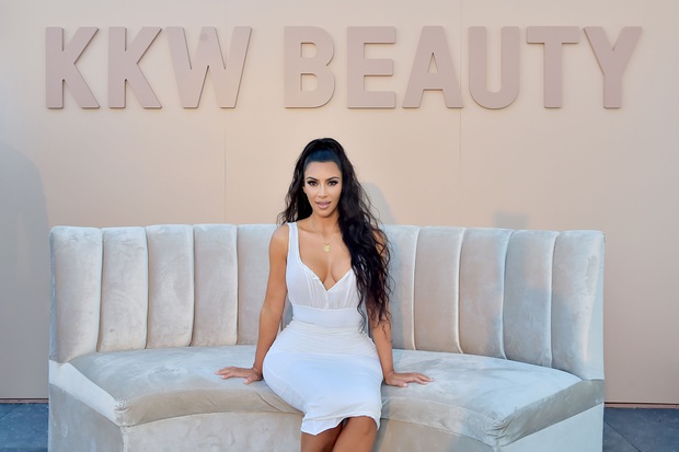 Không kém miếng cô em Kylie, đế chế mỹ phẩm của Kim Kardashian đã cán mốc tỷ đô  - Ảnh 1.