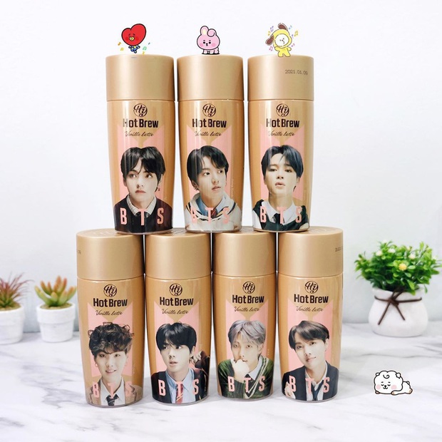 Giờ mới biết có hẳn bình cafe “cộp mác” các thành viên BTS được bán trên toàn cầu, hàng xách tay tại Việt Nam có giá siêu rẻ - Ảnh 1.