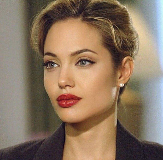 Đến chị em cũng phải mê mẩn trước nhan sắc của Angelina Jolie hồi xưa: Đẹp như một vị thần, khí chất quyến rũ ná thở - Ảnh 4.