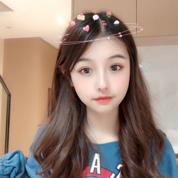 Hot girl gần 4 triệu follow làm dân tình sốc khi tắt nhầm filter lúc livestream, ảnh đời thường kém sắc bị khai quật tức thì - Ảnh 1.