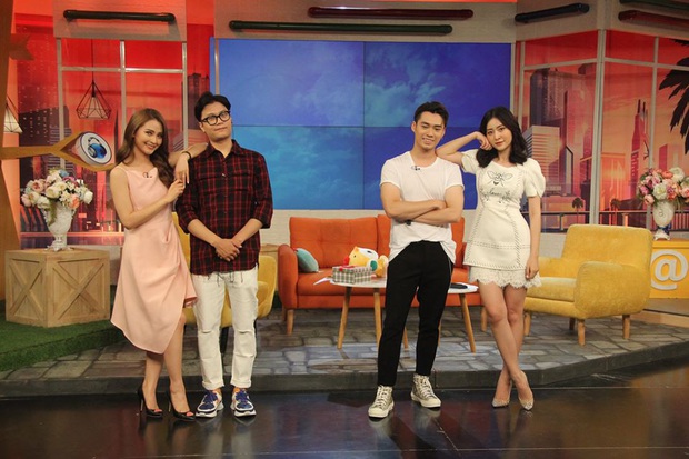 Huyền Thoại - Ngọc Anh đi show chung hậu Người ấy là ai nhưng sao ngồi xa cách thế này? - Ảnh 2. Huyền Thoại - Ngọc Anh đi show chung hậu Người ấy là ai nhưng sao ngồi xa cách thế này? - Ảnh 2.