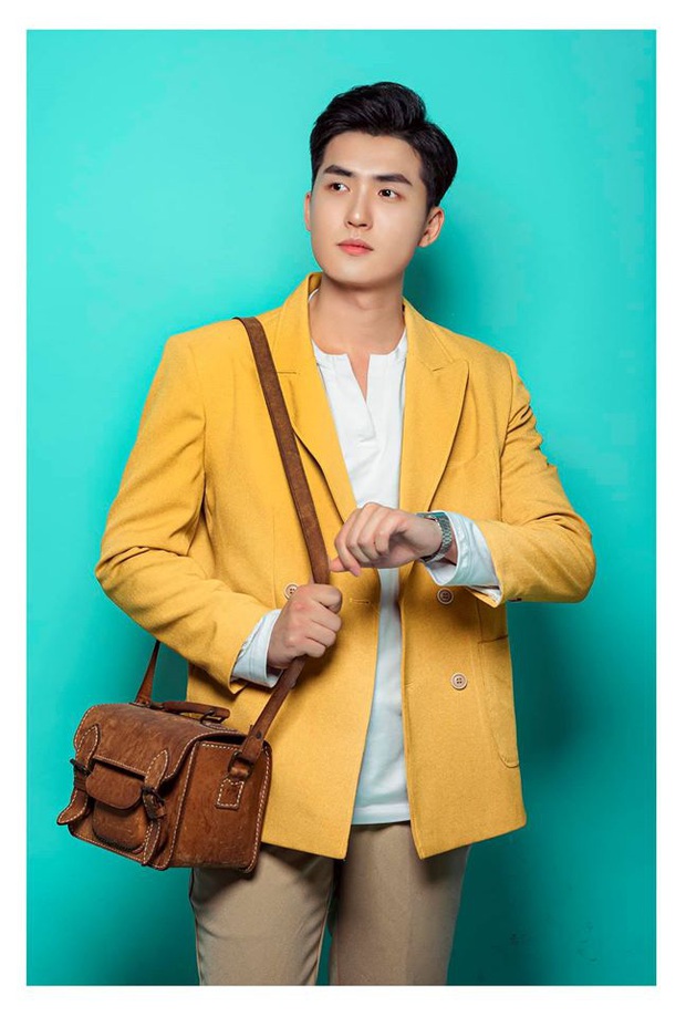 Thầy giáo livestream đẹp trai bất ngờ lên sóng Quý ông đại chiến, đọc thơ thả thính toàn đồ thị, hàm số - Ảnh 9. Thầy giáo livestream đẹp trai bất ngờ lên sóng Quý ông đại chiến, đọc thơ thả thính toàn đồ thị, hàm số - Ảnh 9.