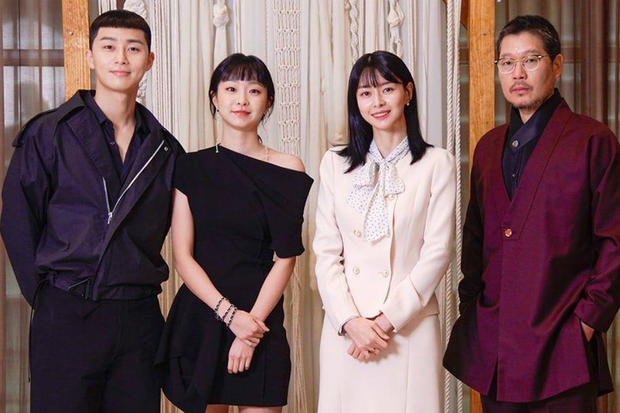 Baeksang 2020 quy tụ toàn quái vật nhưng spotligt dồn sạch vào đôi tình nhân Hyun Bin - Son Ye Jin? - Ảnh 18.