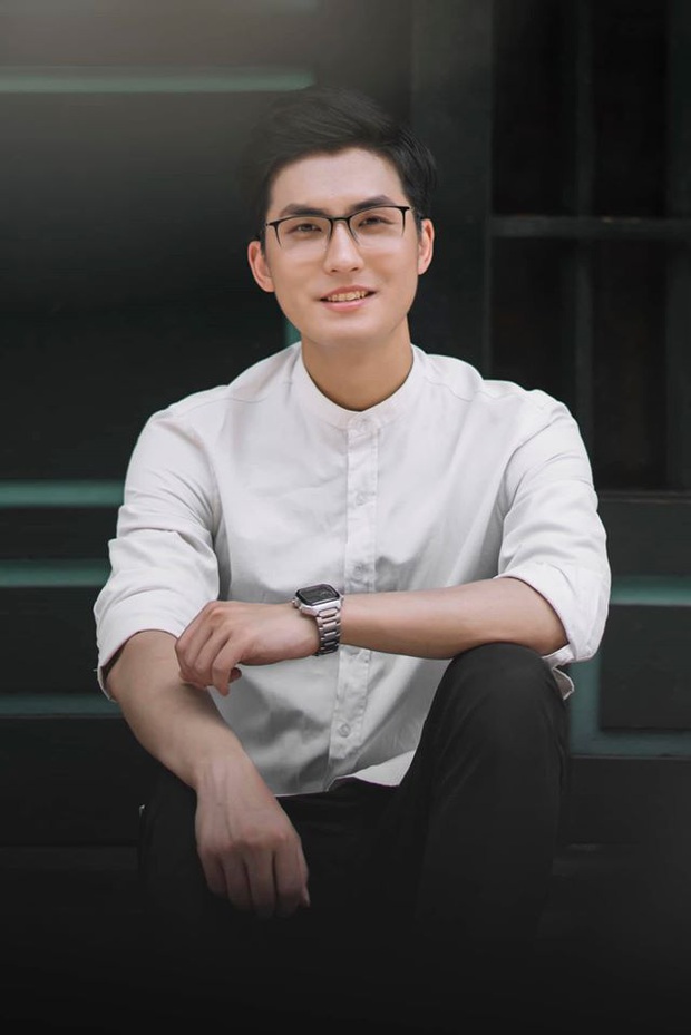 Thầy giáo livestream đẹp trai bất ngờ lên sóng Quý ông đại chiến, đọc thơ thả thính toàn đồ thị, hàm số - Ảnh 5. Thầy giáo livestream đẹp trai bất ngờ lên sóng Quý ông đại chiến, đọc thơ thả thính toàn đồ thị, hàm số - Ảnh 5.