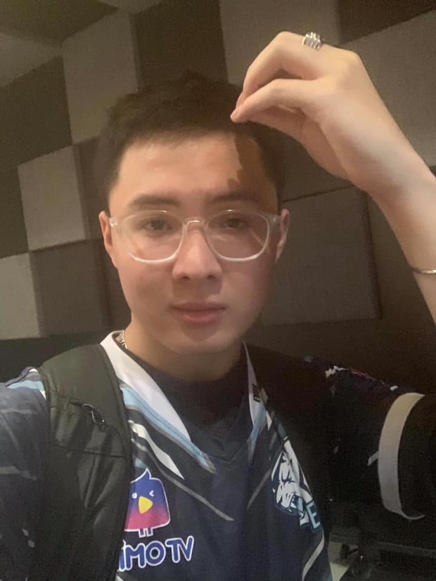 Lầy lội như fan streamer NoWay: Liên tục spam loạt ảnh trẻ trâu của Idol để tặng cho Cara Phương  - Ảnh 6.