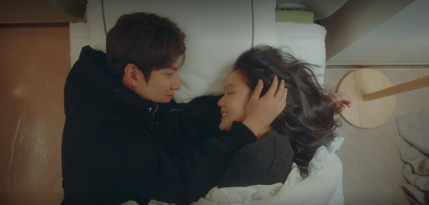 Thính xịn hơn cả hôn cổ, Lee Min Ho ôm ấp dính chặt Kim Go Eun không rời ở tập 15 Quân Vương Bất Diệt - Ảnh 2. Thính xịn hơn cả hôn cổ, Lee Min Ho ôm ấp dính chặt Kim Go Eun không rời ở tập 15 Quân Vương Bất Diệt - Ảnh 2.
