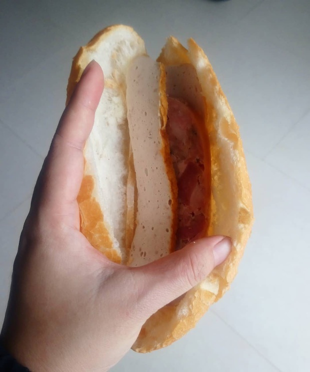 Ổ bánh mì “khét tiếng” nhất Việt Nam là đây: Bên trong chẳng có gì ngoài… 2 nguyên liệu mỏng dính, vậy mà ngày nào cũng bán “đắt như tôm tươi”? - Ảnh 4.