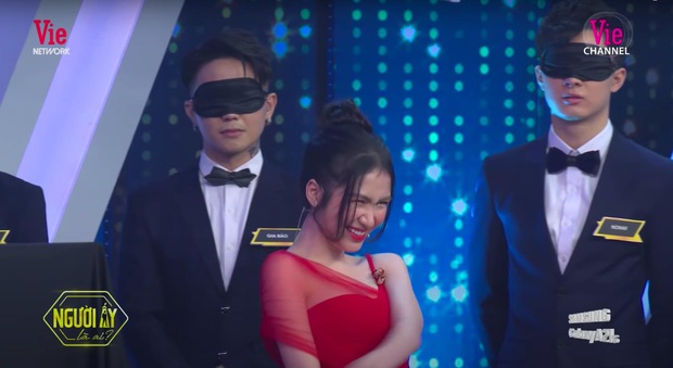 Lần đầu đi Người ấy là ai, Hòa Minzy đã cống hiến 1001 biểu cảm khiến fan cười đau bụng! - Ảnh 2.