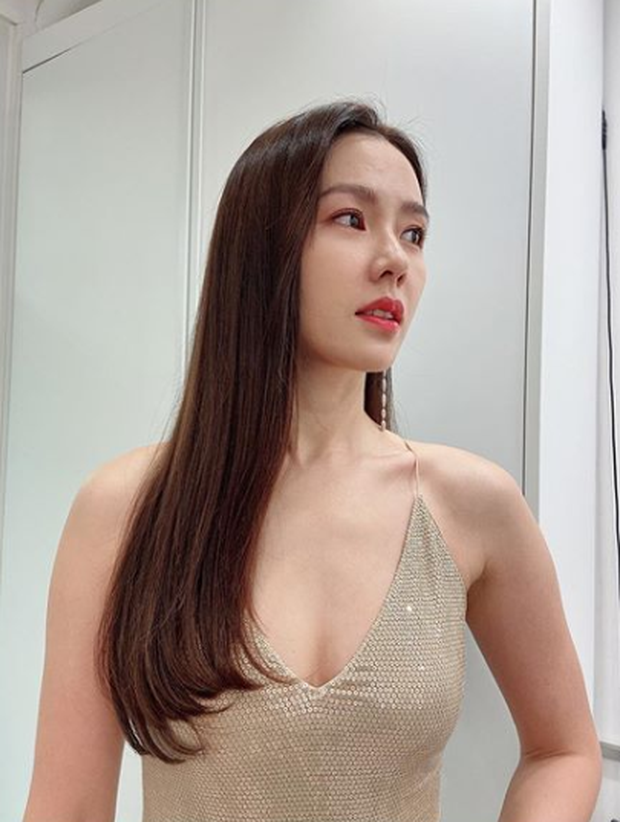 Động thái đầu tiên của Son Ye Jin sau một đêm cùng Hyun Bin gây bão mạng xã hội, nhìn thôi cũng thấy đẹp hút hồn - Ảnh 4. Động thái đầu tiên của Son Ye Jin sau một đêm cùng Hyun Bin gây bão mạng xã hội, nhìn thôi cũng thấy đẹp hút hồn - Ảnh 4.