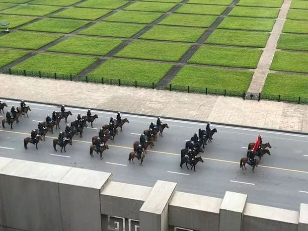 Bất ngờ với hình ảnh lực lượng Kỵ binh CSCĐ trước Lăng Bác  - Ảnh 2.