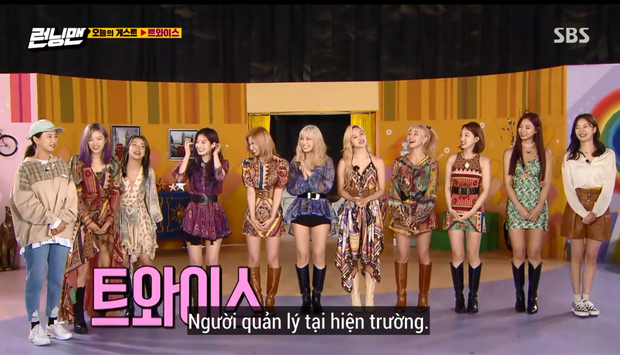 2 mỹ nữ Running Man làm shy shy shy của Sana (TWICE): Song Ji Hyo gây đơ người, Jeon So Min thử phiên bản sexy - Ảnh 1.