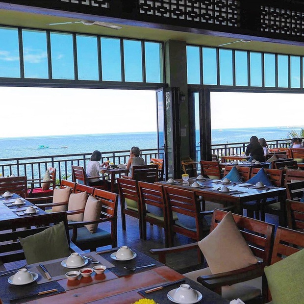 Nếu đến Phú Quốc, đừng bỏ qua 8 quán cà phê view biển sang chảnh này: Nơi hoàn hảo để ngắm hoàng hôn, lên hình đẹp đến ngỡ ngàng - Ảnh 13.