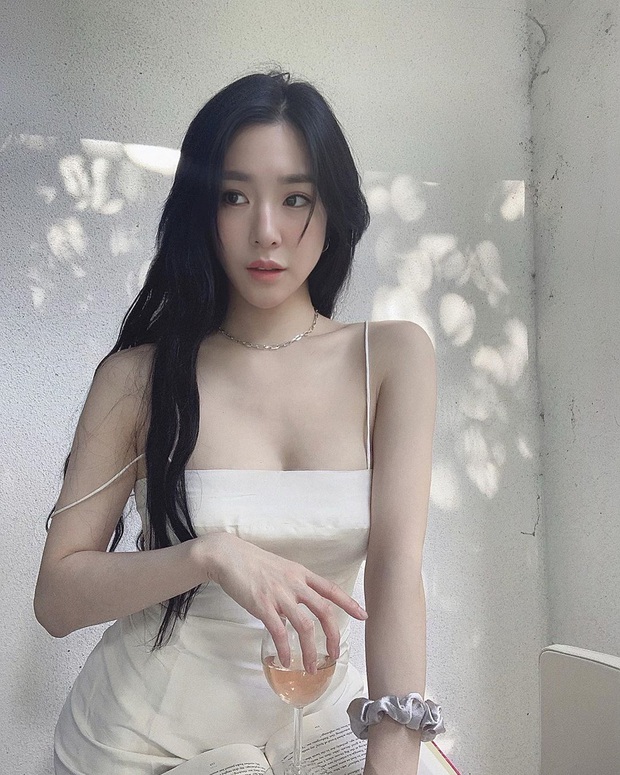 Hội idol từ Hàn đến Việt đều sexy hết nút nhờ váy hai dây, có kén dáng khó nhằn thì dân tình vẫn muốn đu theo - Ảnh 3. Hội idol từ Hàn đến Việt đều sexy hết nút nhờ váy hai dây, có kén dáng khó nhằn thì dân tình vẫn muốn đu theo - Ảnh 3.