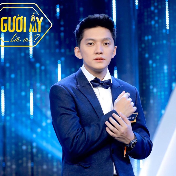 Nam chính Người ấy là ai tập 10: Đi xế hộp xịn, đeo đồng hồ đính kim cương, không thiếu các chuyến du lịch sang chảnh! - Ảnh 1. Nam chính Người ấy là ai tập 10: Đi xế hộp xịn, đeo đồng hồ đính kim cương, không thiếu các chuyến du lịch sang chảnh! - Ảnh 1.